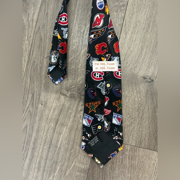 Men's NHL Team Logo Tie - Picture 3 of 3